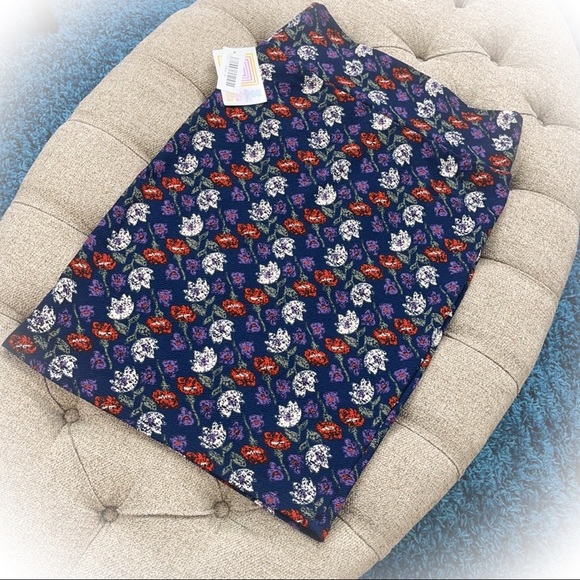 💕Beautiful NWT Lularoe Cassie pencil skirt💕 - Picture 4 of 9